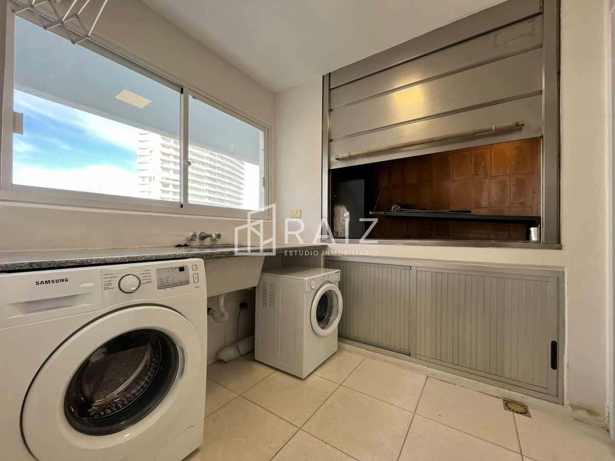 Apartamento ID.1673 - APARTAMENTO EN VENTA 3 DORMITORIOS y DEPENDENCIA PLAYA MANSA