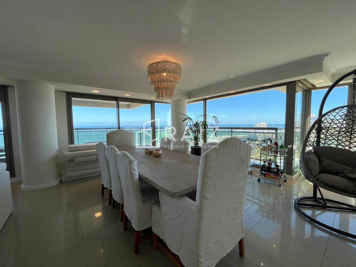 Apartamento ID.11858 - VENTA APARTAMENTO 4 DORMITORIOS + DEPENDECIA Y GYM PROPIO PLAYA BRAVA