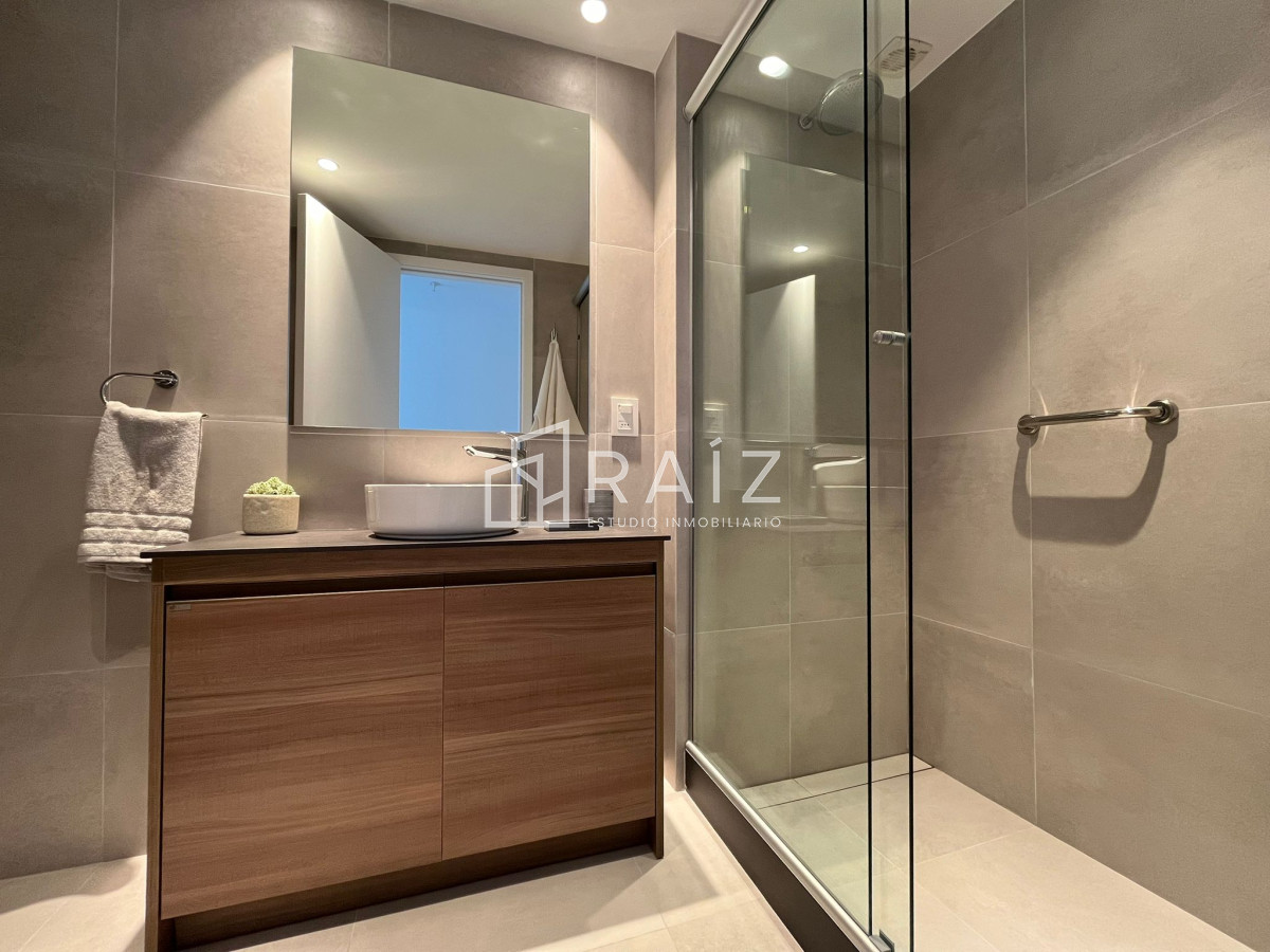 Apartamento ID.10561 - APARTAMENTO 3 DORMITORIOS ALQUILER ANUAL MANSA - EDIFICIO DE EXCELENTE CATEGORIA