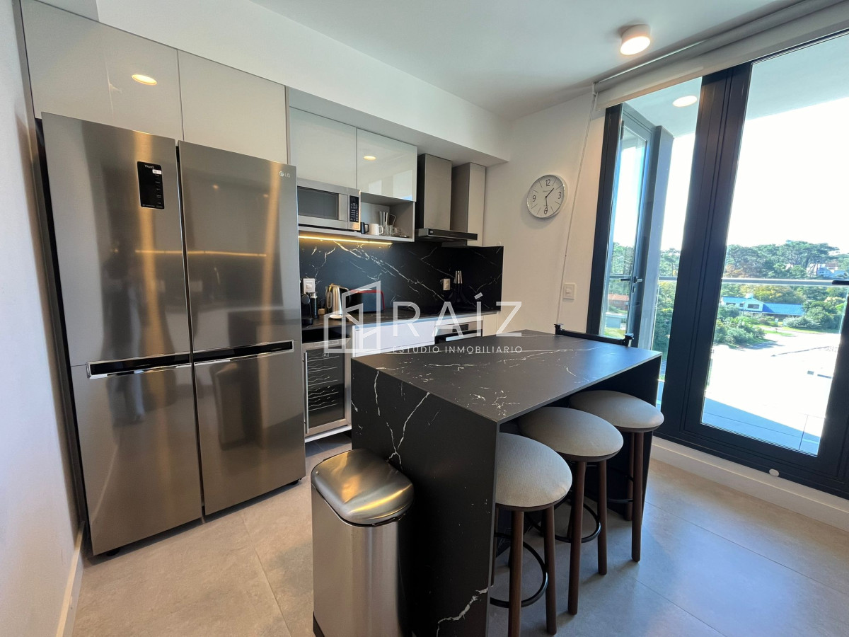 Apartamento ID.10561 - APARTAMENTO 3 DORMITORIOS ALQUILER ANUAL MANSA - EDIFICIO DE EXCELENTE CATEGORIA