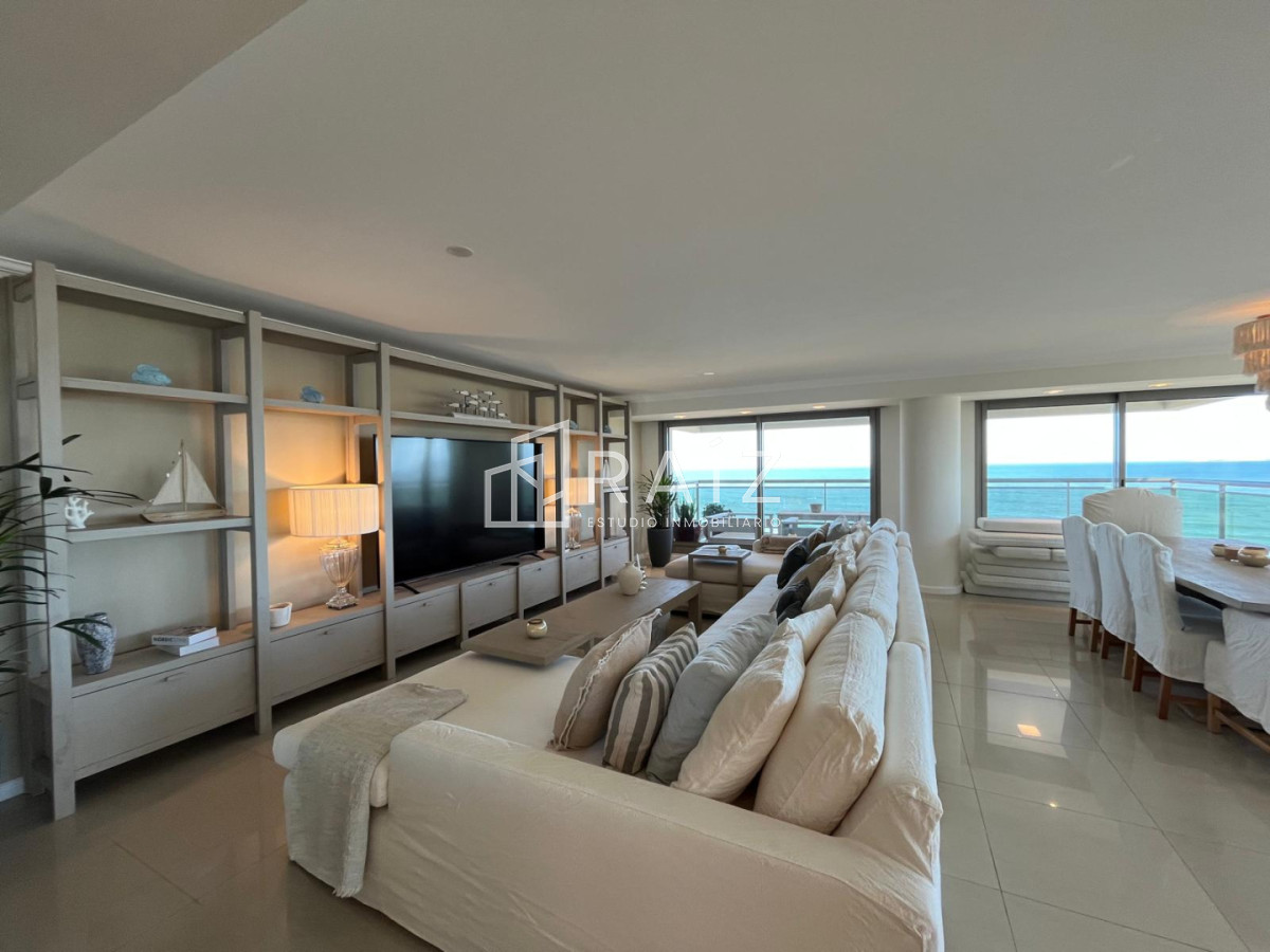 Apartamento ID.11858 - VENTA APARTAMENTO 4 DORMITORIOS + DEPENDECIA Y GYM PROPIO PLAYA BRAVA