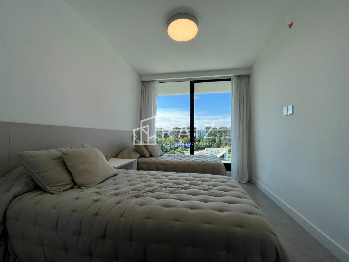Apartamento ID.10561 - APARTAMENTO 3 DORMITORIOS ALQUILER ANUAL MANSA - EDIFICIO DE EXCELENTE CATEGORIA