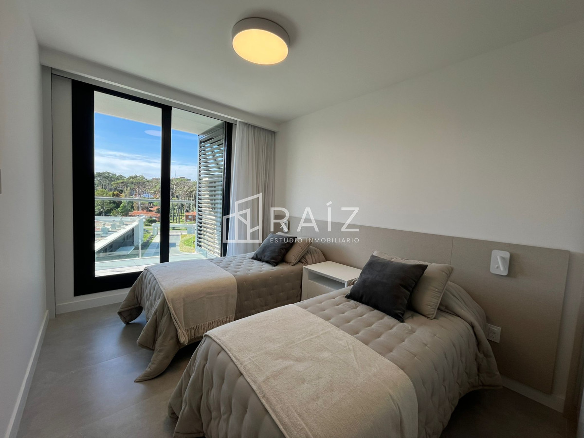 Apartamento ID.10561 - APARTAMENTO 3 DORMITORIOS ALQUILER ANUAL MANSA - EDIFICIO DE EXCELENTE CATEGORIA