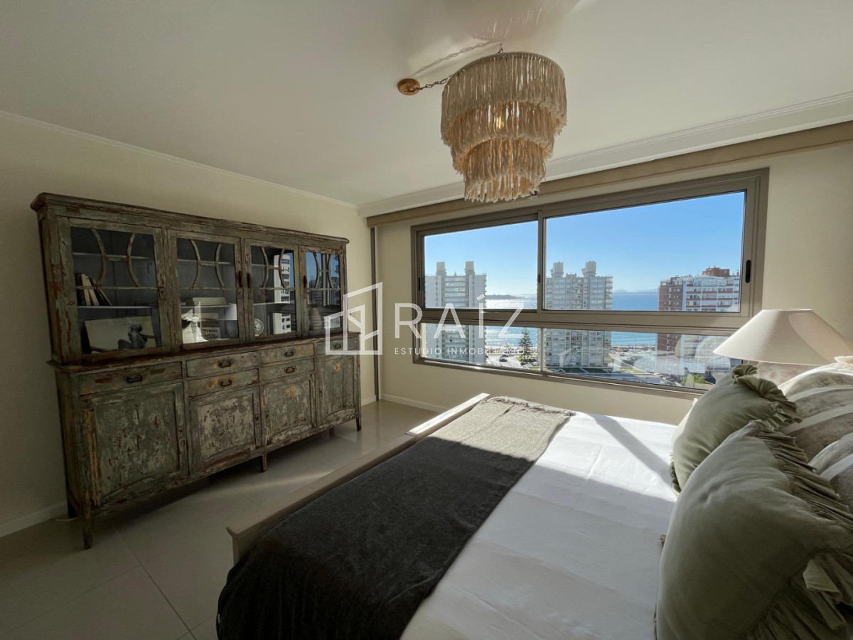 Apartamento ID.11858 - VENTA APARTAMENTO 4 DORMITORIOS + DEPENDECIA Y GYM PROPIO PLAYA BRAVA