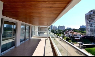 Amplia planta de 2 dormitorios y medio