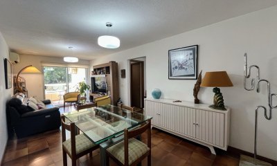 VENTA APARTAMENTO 2 DORMITORIOS Y DEPENDENCA EN ZONA PUNTA SHOPPING