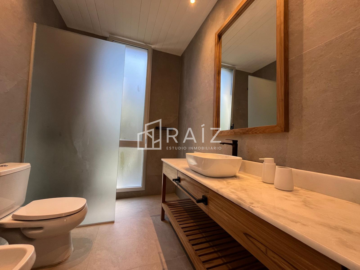 Casa ID.11453 - CASA EN VENTA 5 DORMITORIOS + DEPENDENCIA JOSE IGNACIO