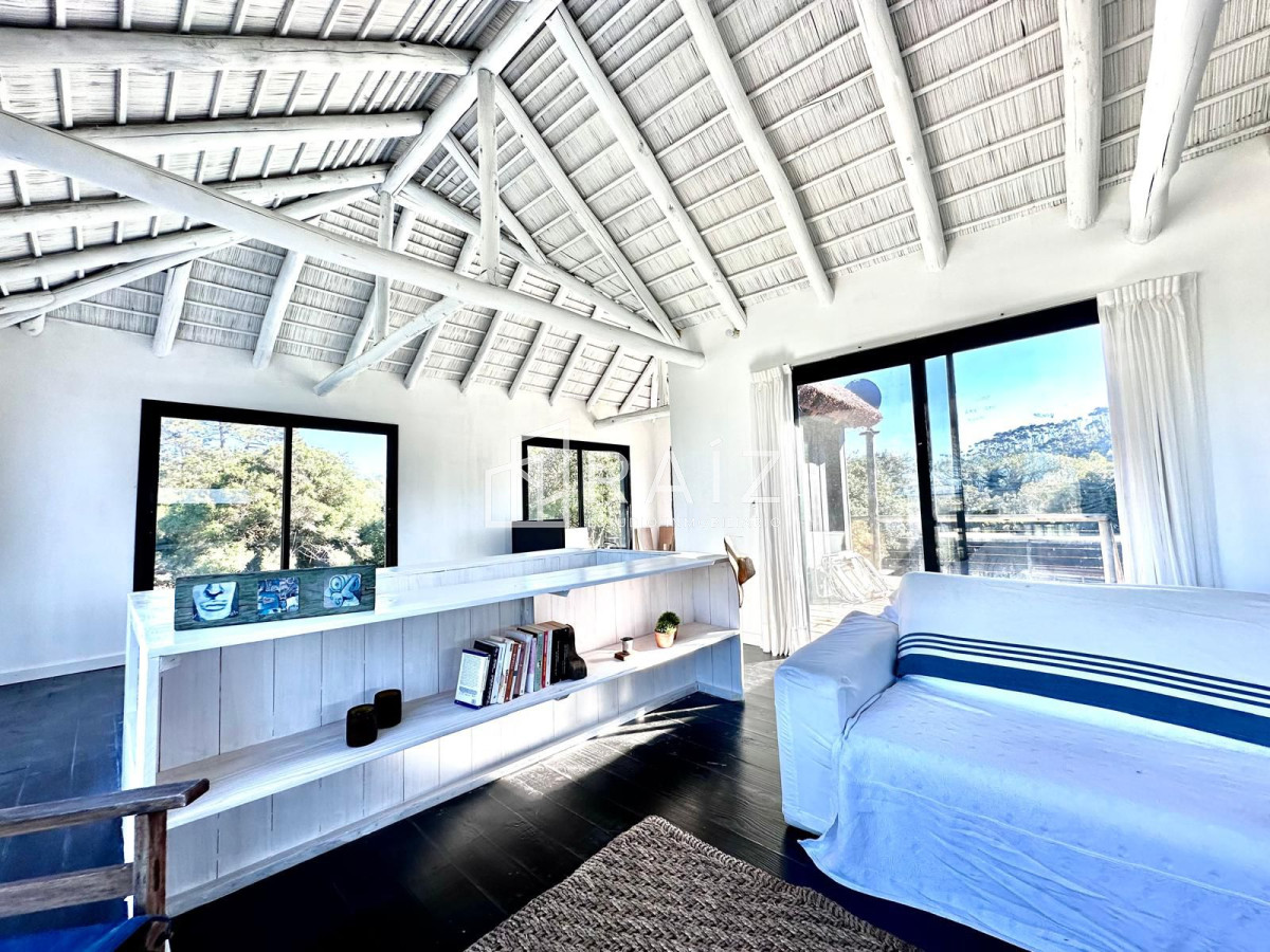 Casa ID.9351 - CASA 4 DORMITORIOS EN VENTA EN PUEBLO SAN VICENTE