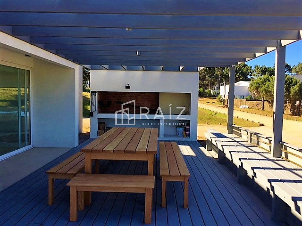 Casa ID.2549 - ESPECTACULAR CASA 5 DORMITORIOS EN VENTA JOSE IGNACIO