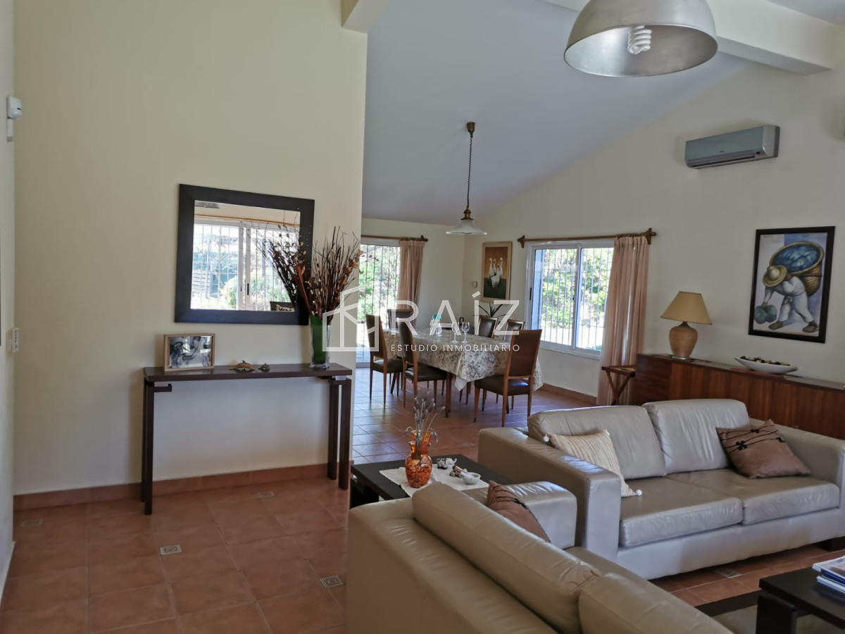 Casa ID.879 - VENTA CASA 4 DORMITORIOS PLAYA MANSA