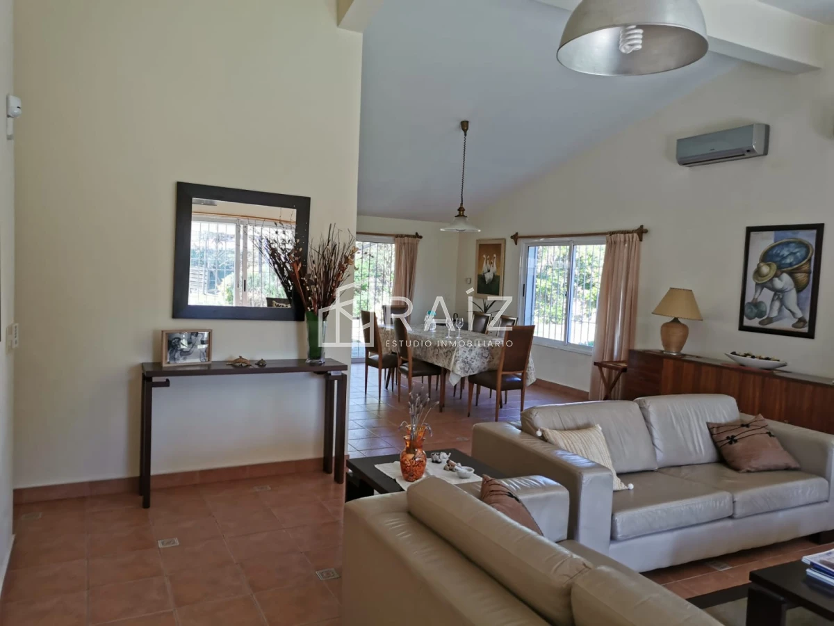 Casa ID.879 - VENTA CASA 4 DORMITORIOS PLAYA MANSA