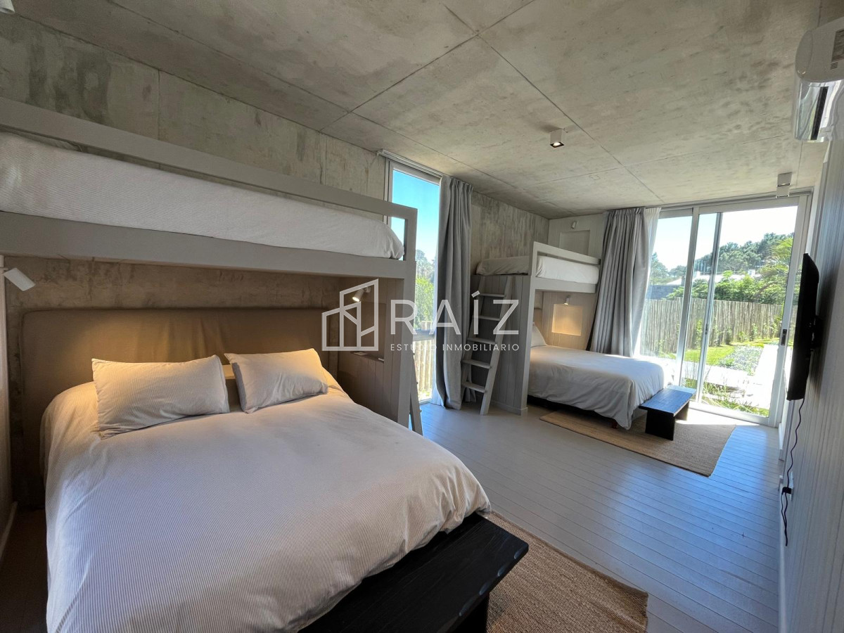 Casa ID.11453 - CASA EN VENTA 5 DORMITORIOS + DEPENDENCIA JOSE IGNACIO