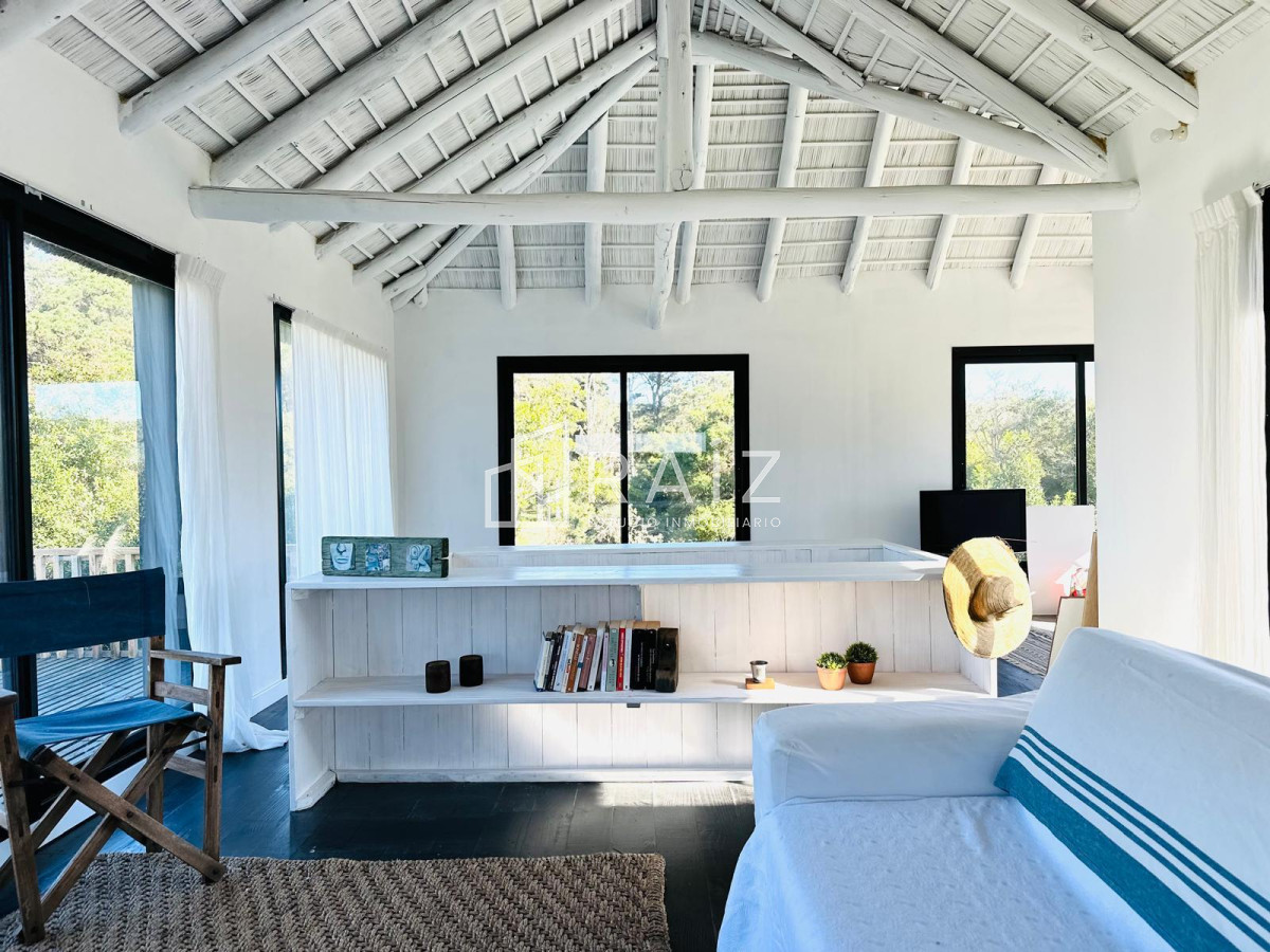 Casa ID.9351 - CASA 4 DORMITORIOS EN VENTA EN PUEBLO SAN VICENTE