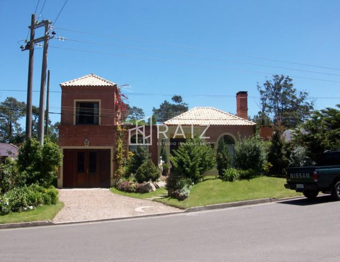 Casa ID.318 - ESTE OESTE