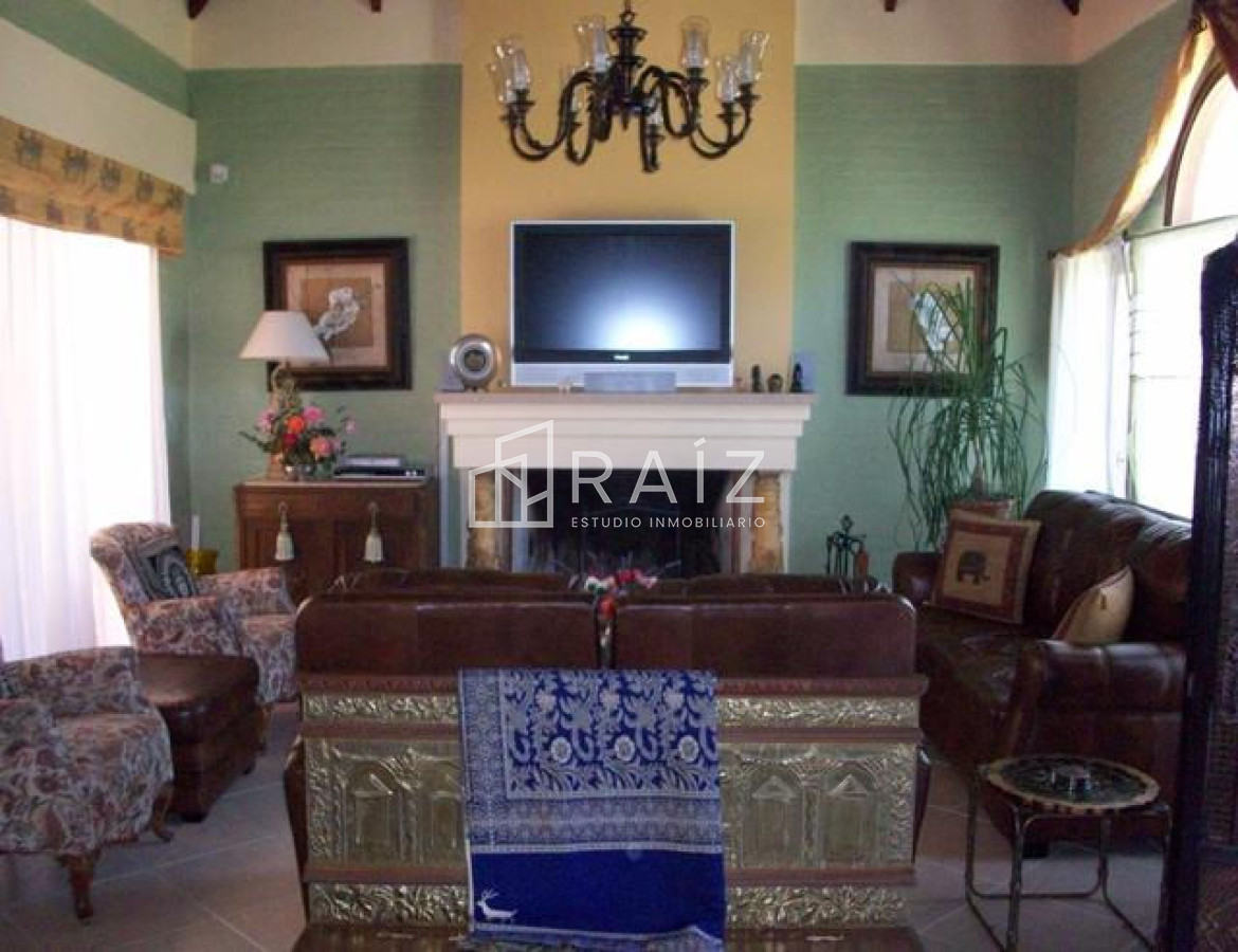 Casa ID.318 - ESTE OESTE