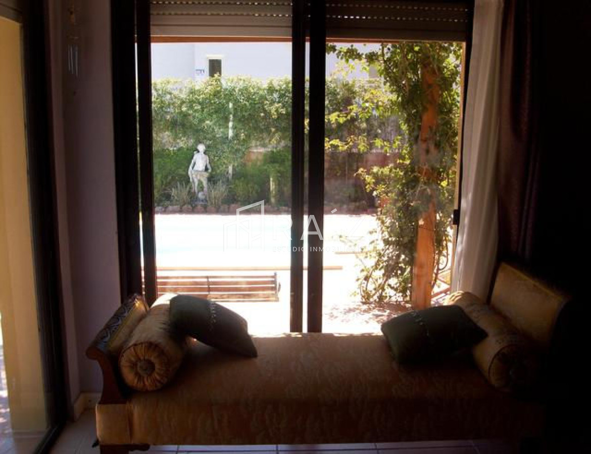 Casa ID.318 - ESTE OESTE