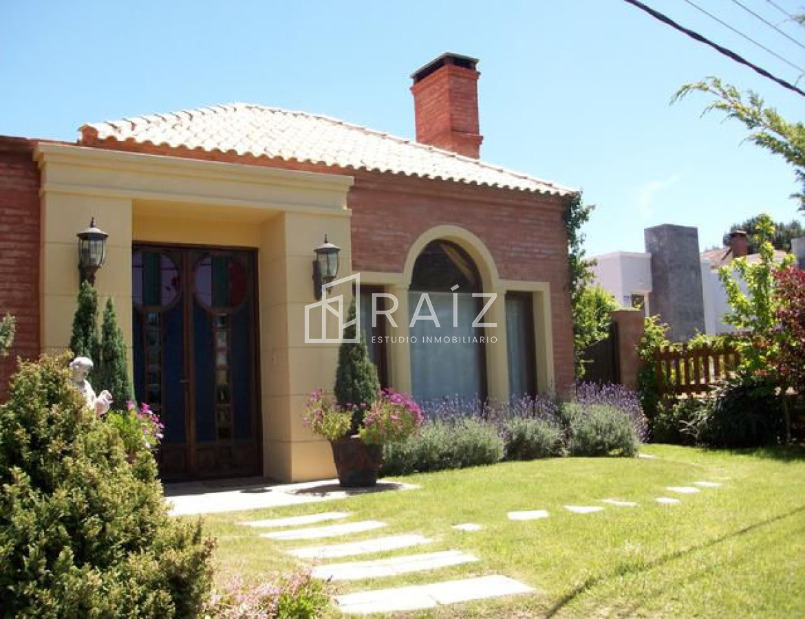 Casa ID.318 - ESTE OESTE