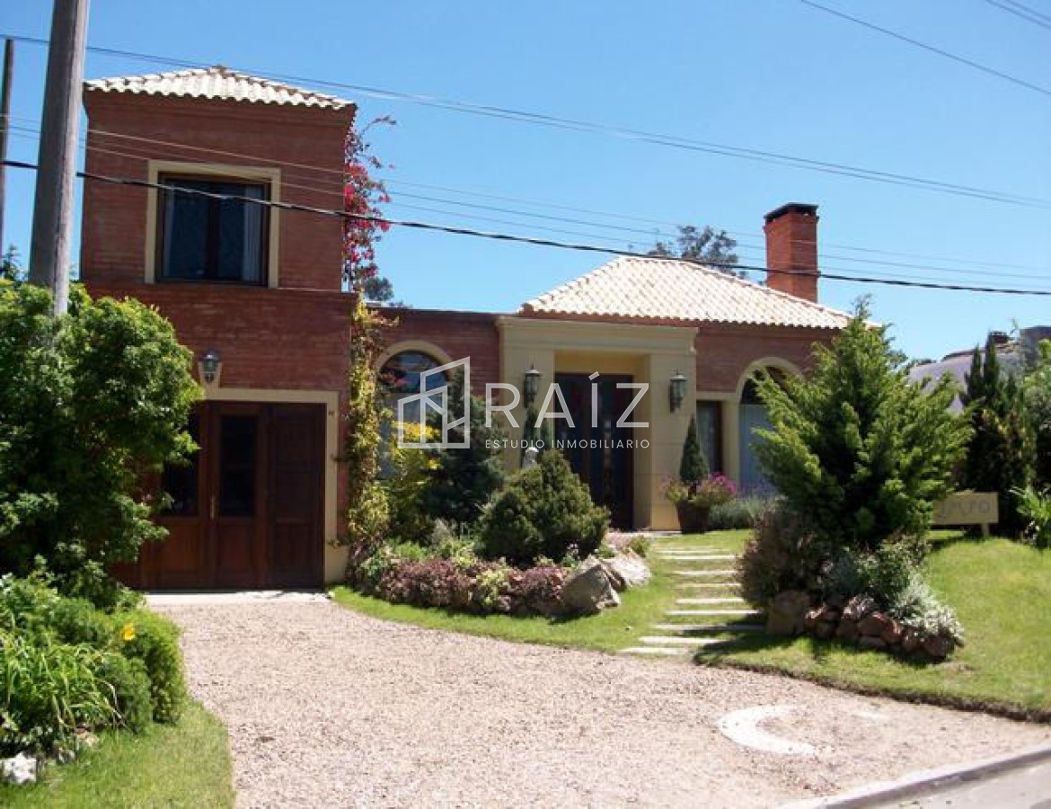 Casa ID.318 - ESTE OESTE