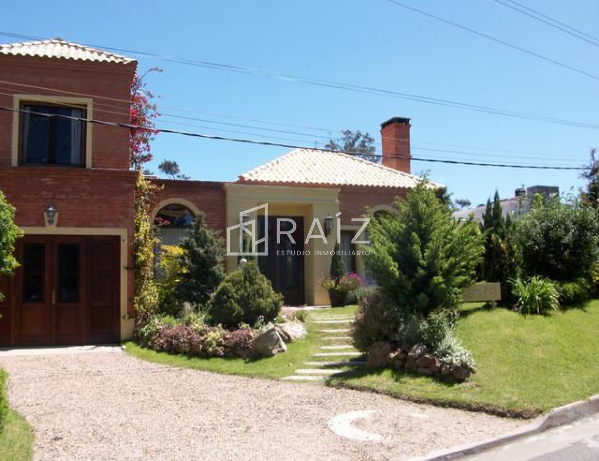 Casa ID.318 - ESTE OESTE