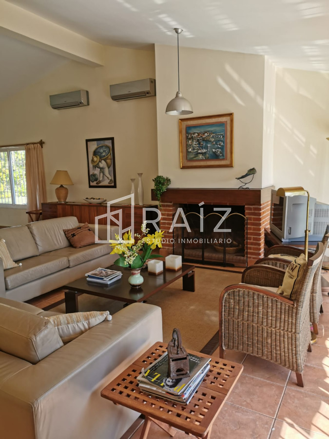 Casa ID.879 - VENTA CASA 4 DORMITORIOS PLAYA MANSA