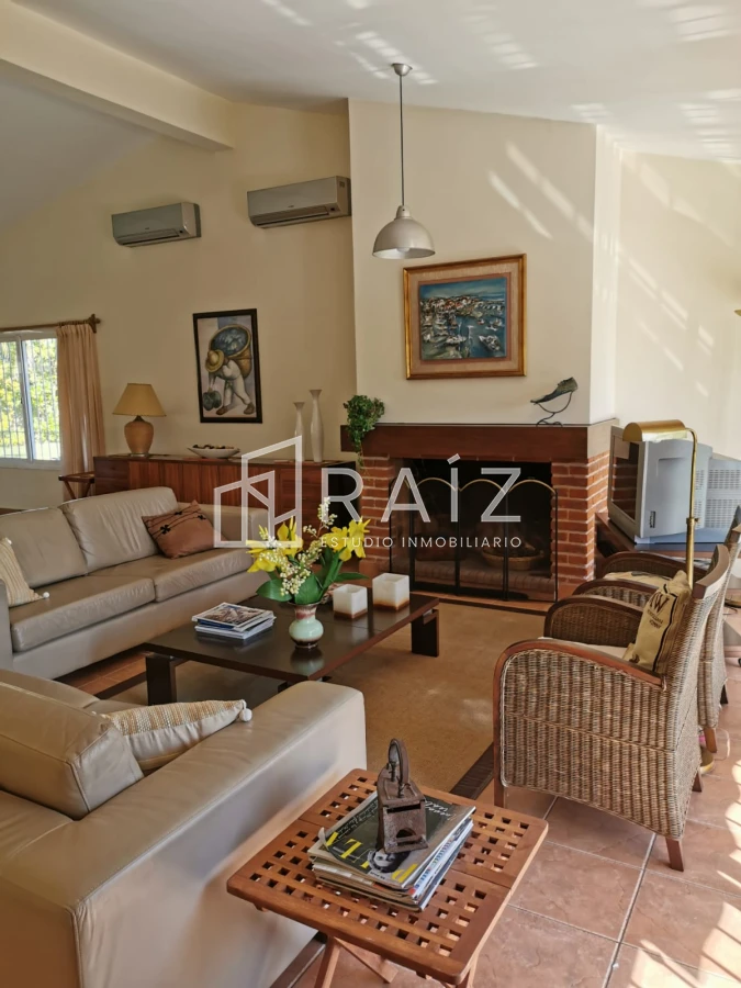 Casa ID.879 - VENTA CASA 4 DORMITORIOS PLAYA MANSA