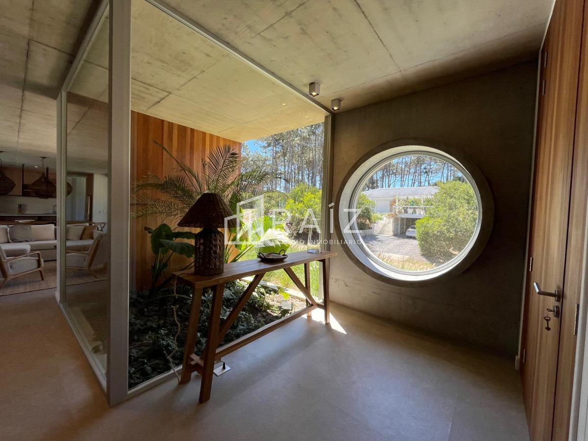 Casa ID.11453 - CASA EN VENTA 5 DORMITORIOS + DEPENDENCIA JOSE IGNACIO