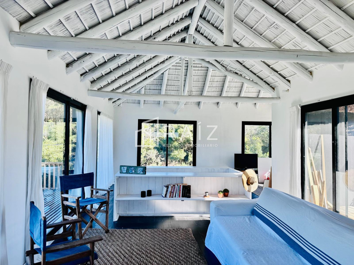 Casa ID.9351 - CASA 4 DORMITORIOS EN VENTA EN PUEBLO SAN VICENTE