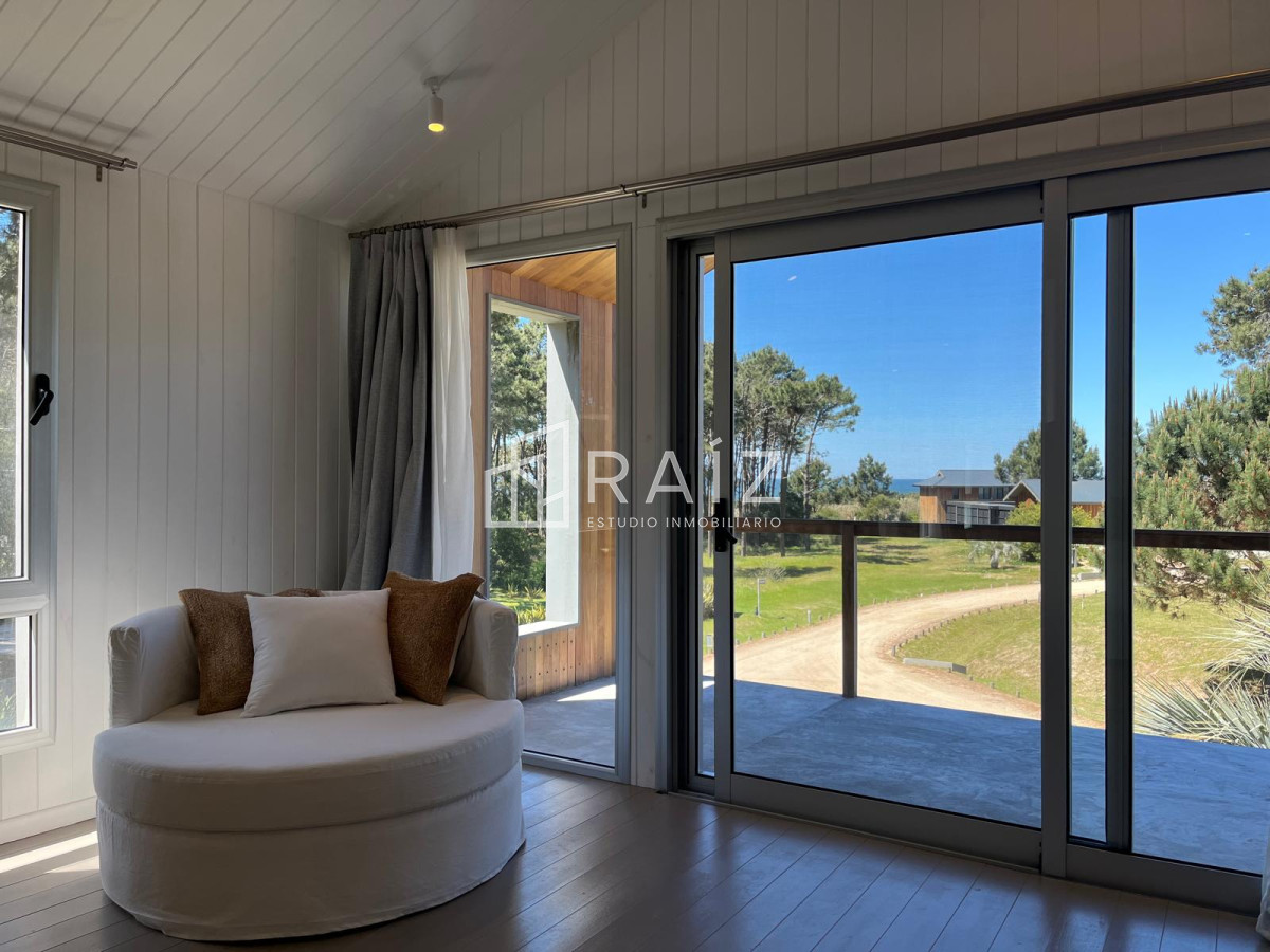 Casa ID.11453 - CASA EN VENTA 5 DORMITORIOS + DEPENDENCIA JOSE IGNACIO