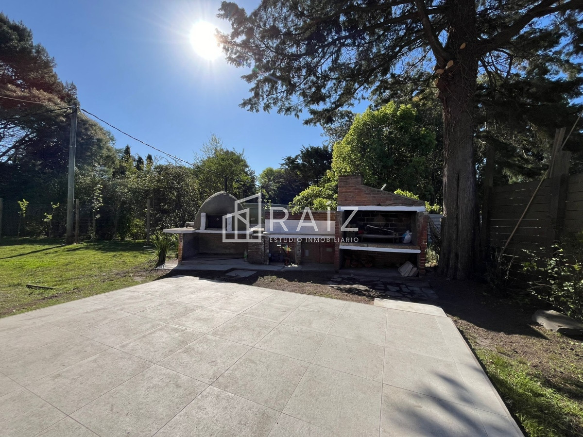 Casa ID.9521 - CASA EN VENTA DE 3 DORMITORIOS Y DEPENDENCIA PISCINA CLIMATIZADA SOLANAS 