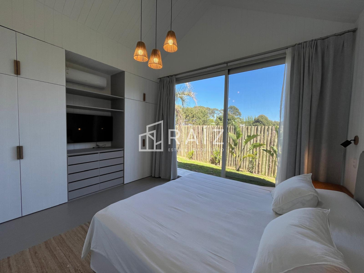 Casa ID.11453 - CASA EN VENTA 5 DORMITORIOS + DEPENDENCIA JOSE IGNACIO