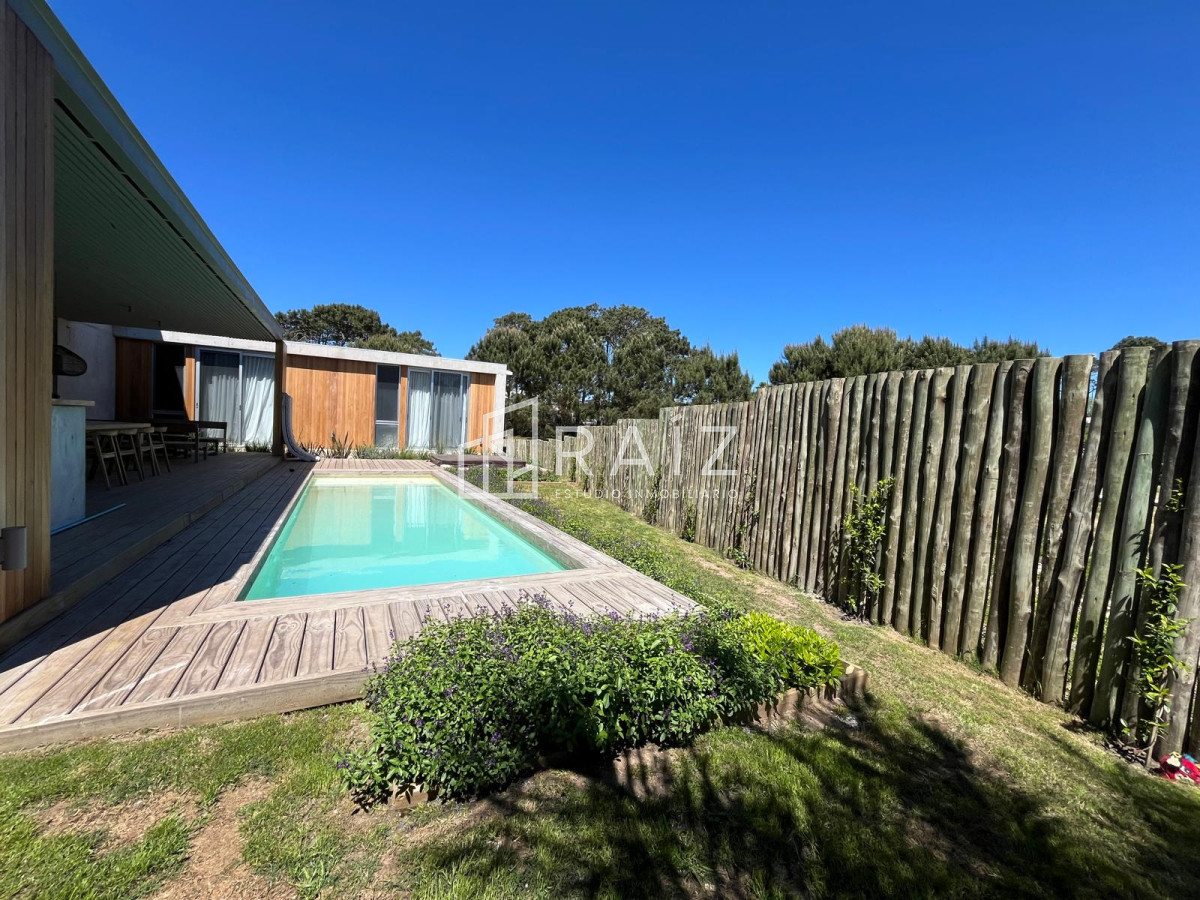 Casa ID.11453 - CASA EN VENTA 5 DORMITORIOS + DEPENDENCIA JOSE IGNACIO