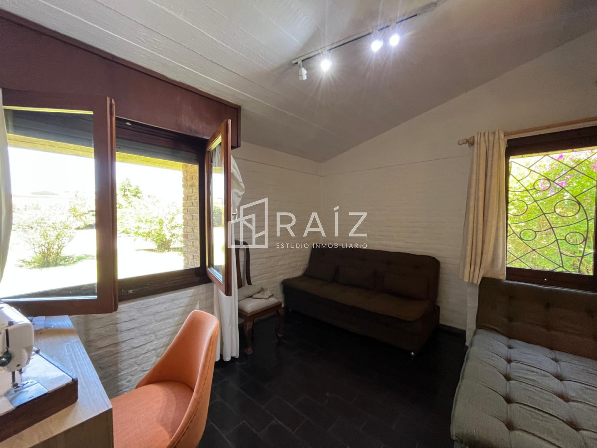 Casa ID.5646 - CASA EN VENTA 3 DORMITORIOS Y DEPENDECIA PINARES