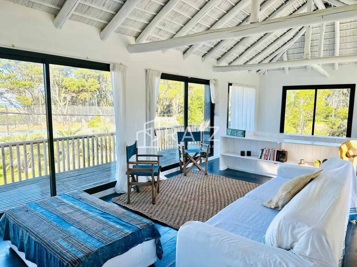 Casa ID.9351 - CASA 4 DORMITORIOS EN VENTA EN PUEBLO SAN VICENTE