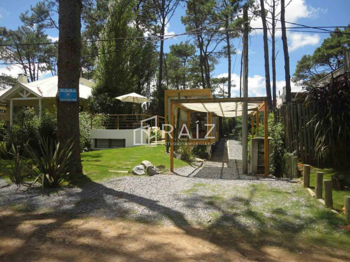 Casa ID.604 - CASA EN VENTA 4 DORMITORIOS MONTOYA