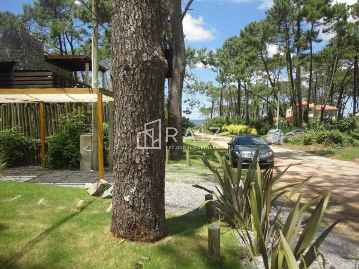 Casa ID.604 - CASA EN VENTA 4 DORMITORIOS MONTOYA