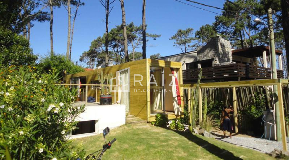 Casa ID.604 - CASA EN VENTA 4 DORMITORIOS MONTOYA