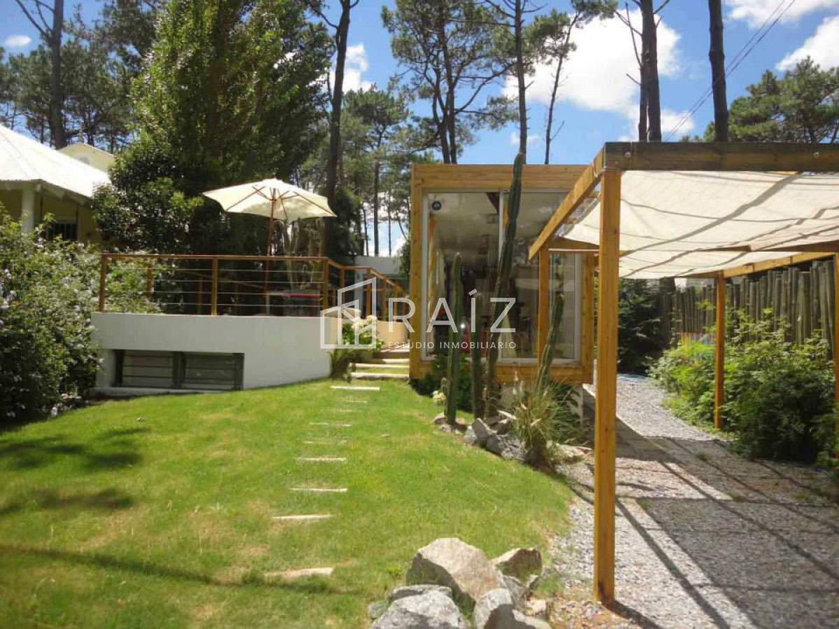 Casa ID.604 - CASA EN VENTA 4 DORMITORIOS MONTOYA