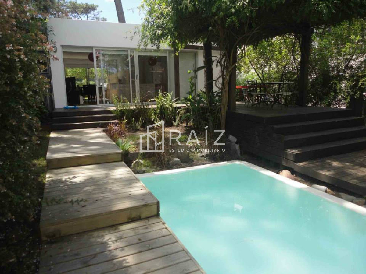 Casa ID.604 - CASA EN VENTA 4 DORMITORIOS MONTOYA