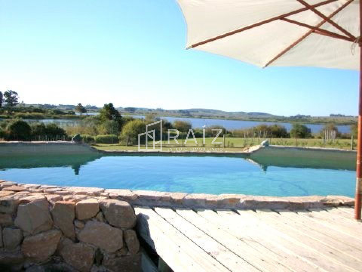 Casa ID.609 - Casa en Punta Ballena, Laguna del Sauce