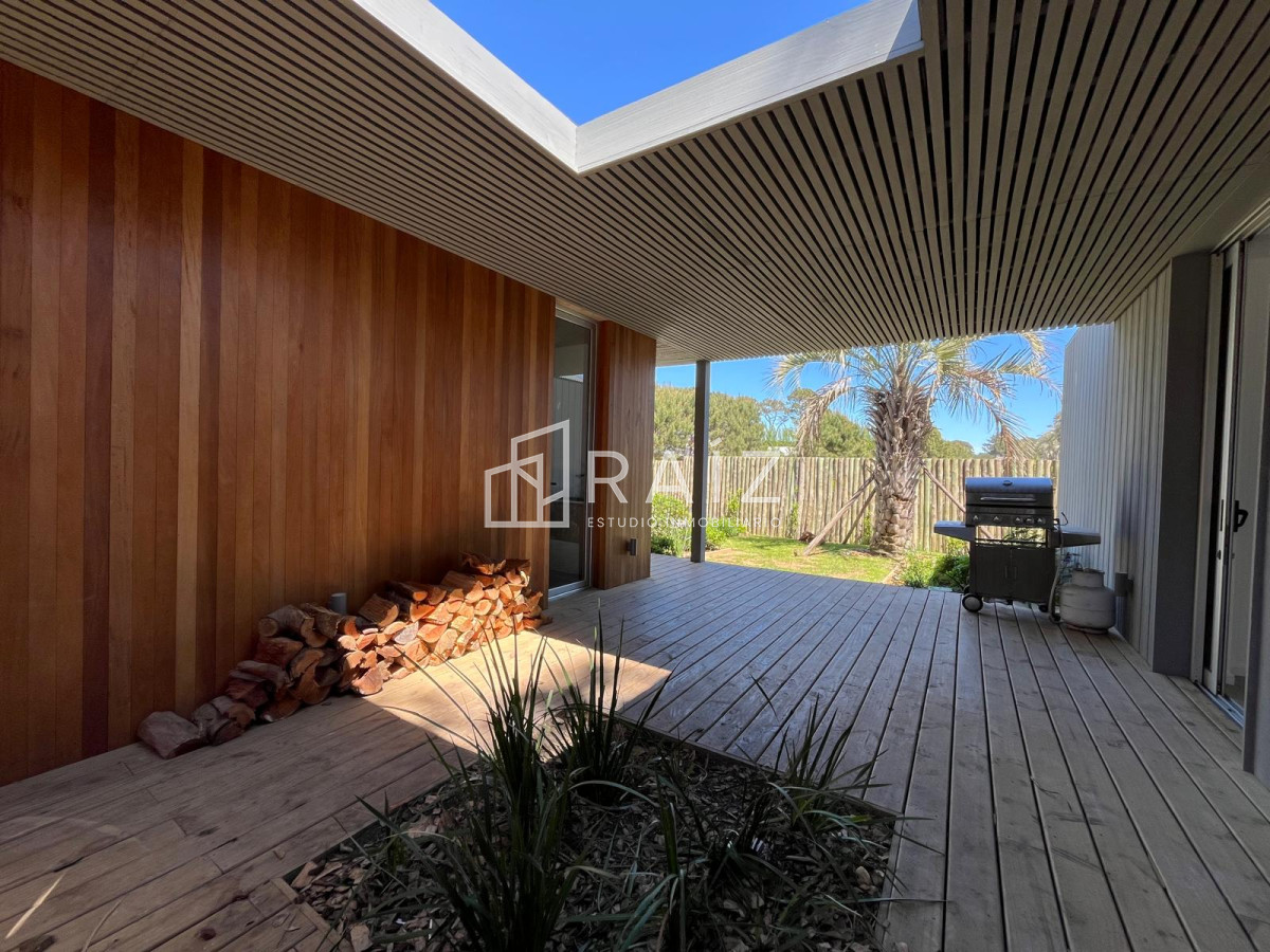 Casa ID.11453 - CASA EN VENTA 5 DORMITORIOS + DEPENDENCIA JOSE IGNACIO