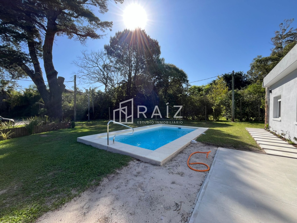 Casa ID.9521 - CASA EN VENTA DE 3 DORMITORIOS Y DEPENDENCIA PISCINA CLIMATIZADA SOLANAS 