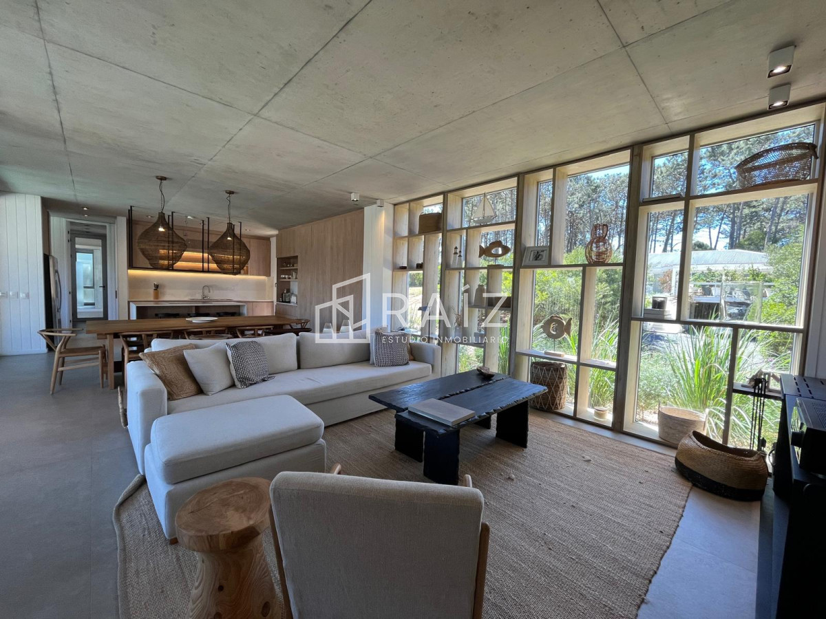 Casa ID.11453 - CASA EN VENTA 5 DORMITORIOS + DEPENDENCIA JOSE IGNACIO