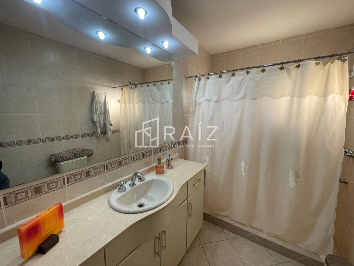 Casa ID.879 - VENTA CASA 4 DORMITORIOS PLAYA MANSA