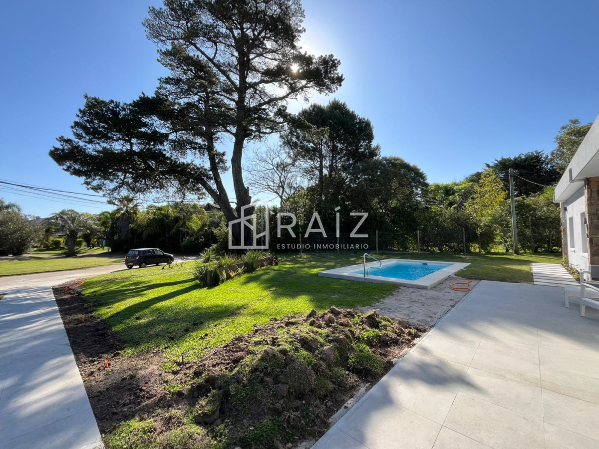 Casa ID.9521 - CASA EN VENTA DE 3 DORMITORIOS Y DEPENDENCIA PISCINA CLIMATIZADA SOLANAS 