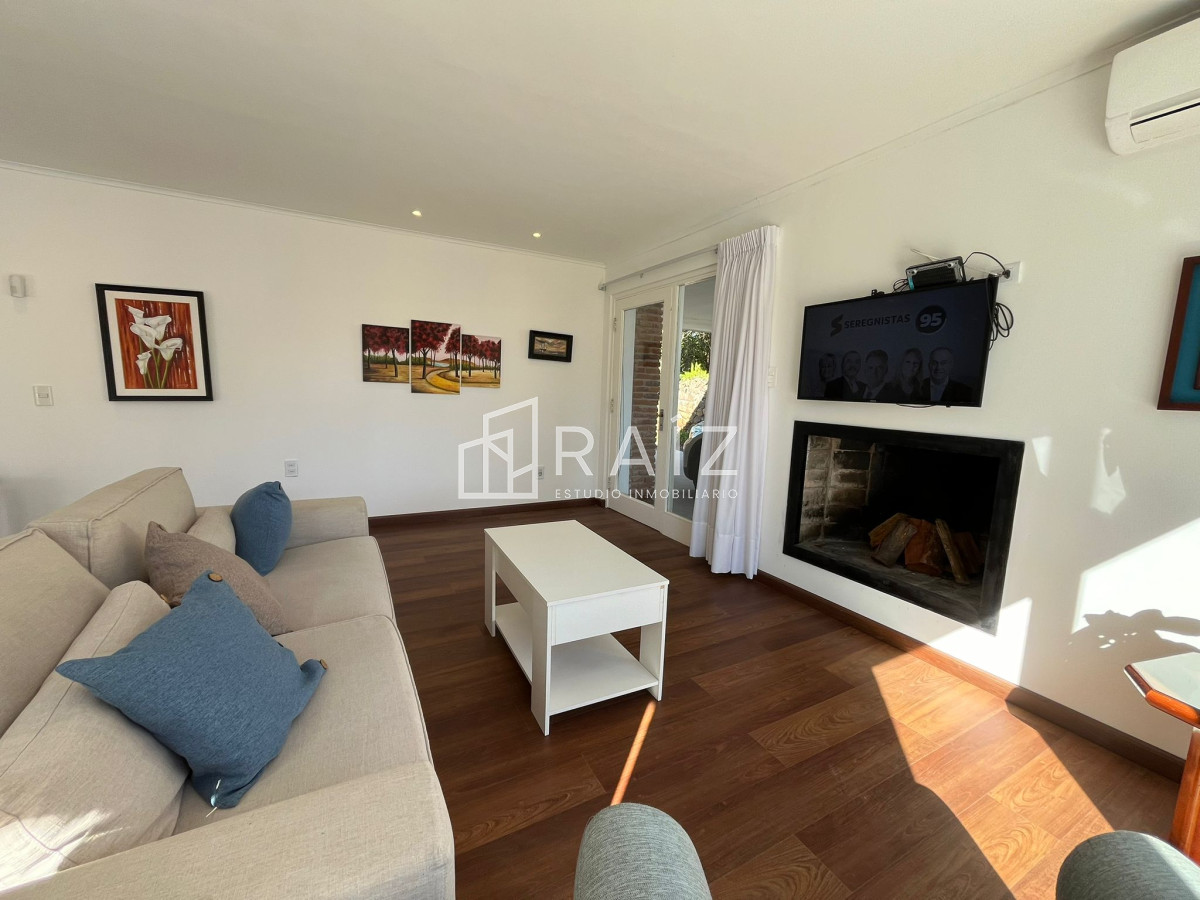 Casa ID.9521 - CASA EN VENTA DE 3 DORMITORIOS Y DEPENDENCIA PISCINA CLIMATIZADA SOLANAS 