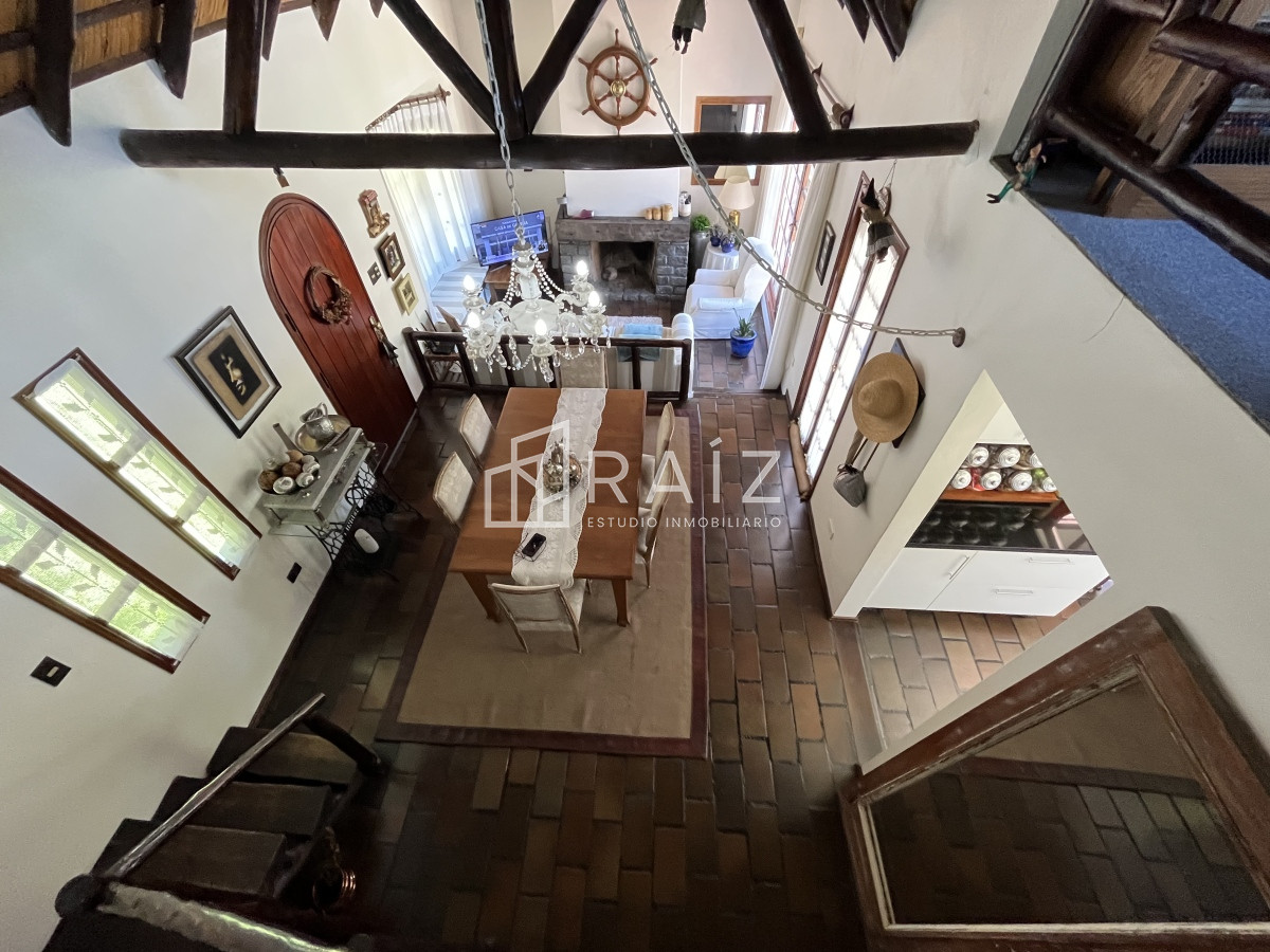 Casa ID.1112 - CASA EN VENTA 3 DORMITORIOS  Y DEPENDENCIA PISCINA PINARES