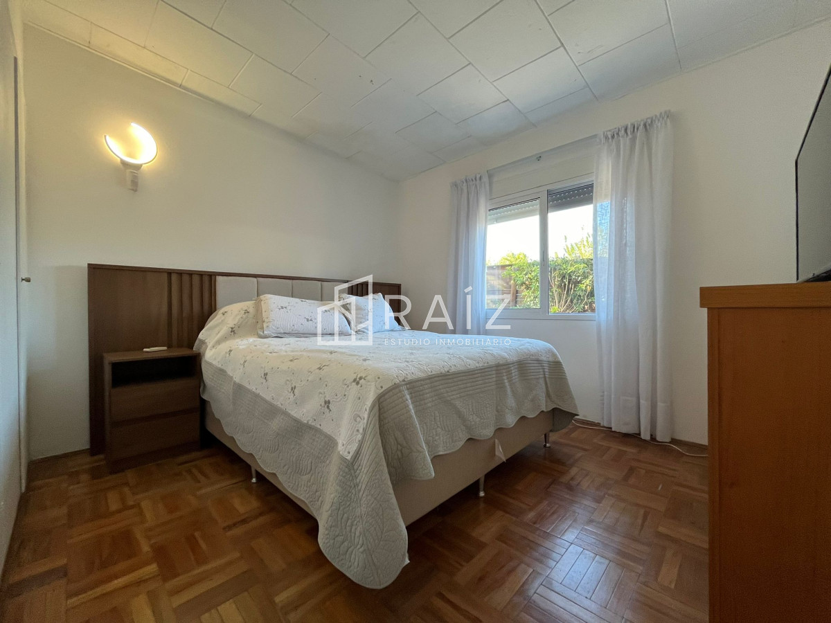 Casa ID.9521 - CASA EN VENTA DE 3 DORMITORIOS Y DEPENDENCIA PISCINA CLIMATIZADA SOLANAS 