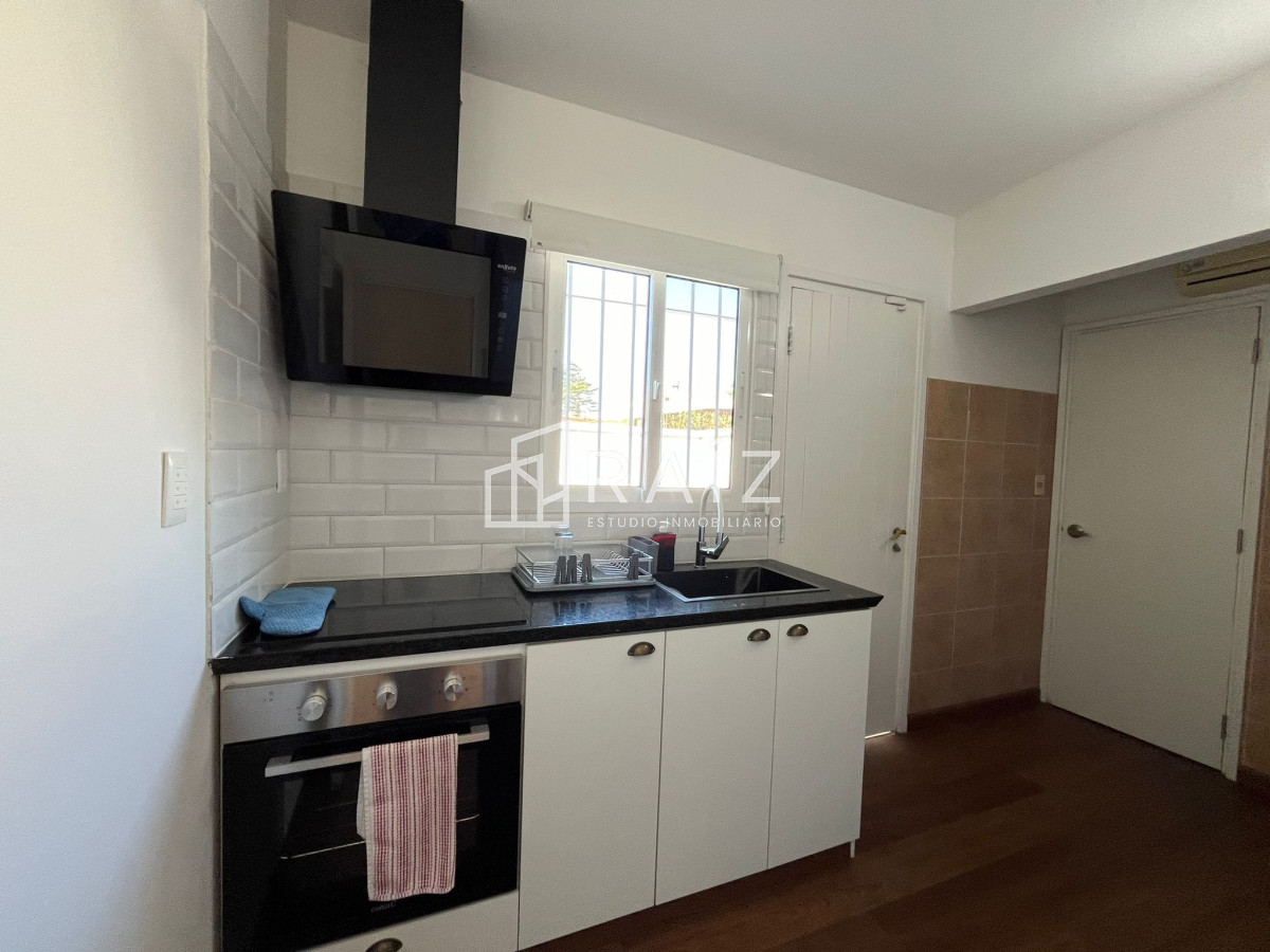 Casa ID.9521 - CASA EN VENTA DE 3 DORMITORIOS Y DEPENDENCIA PISCINA CLIMATIZADA SOLANAS 