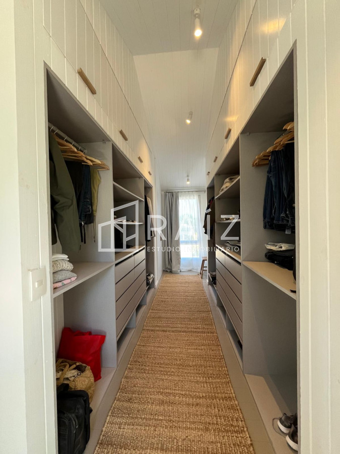 Casa ID.11453 - CASA EN VENTA 5 DORMITORIOS + DEPENDENCIA JOSE IGNACIO