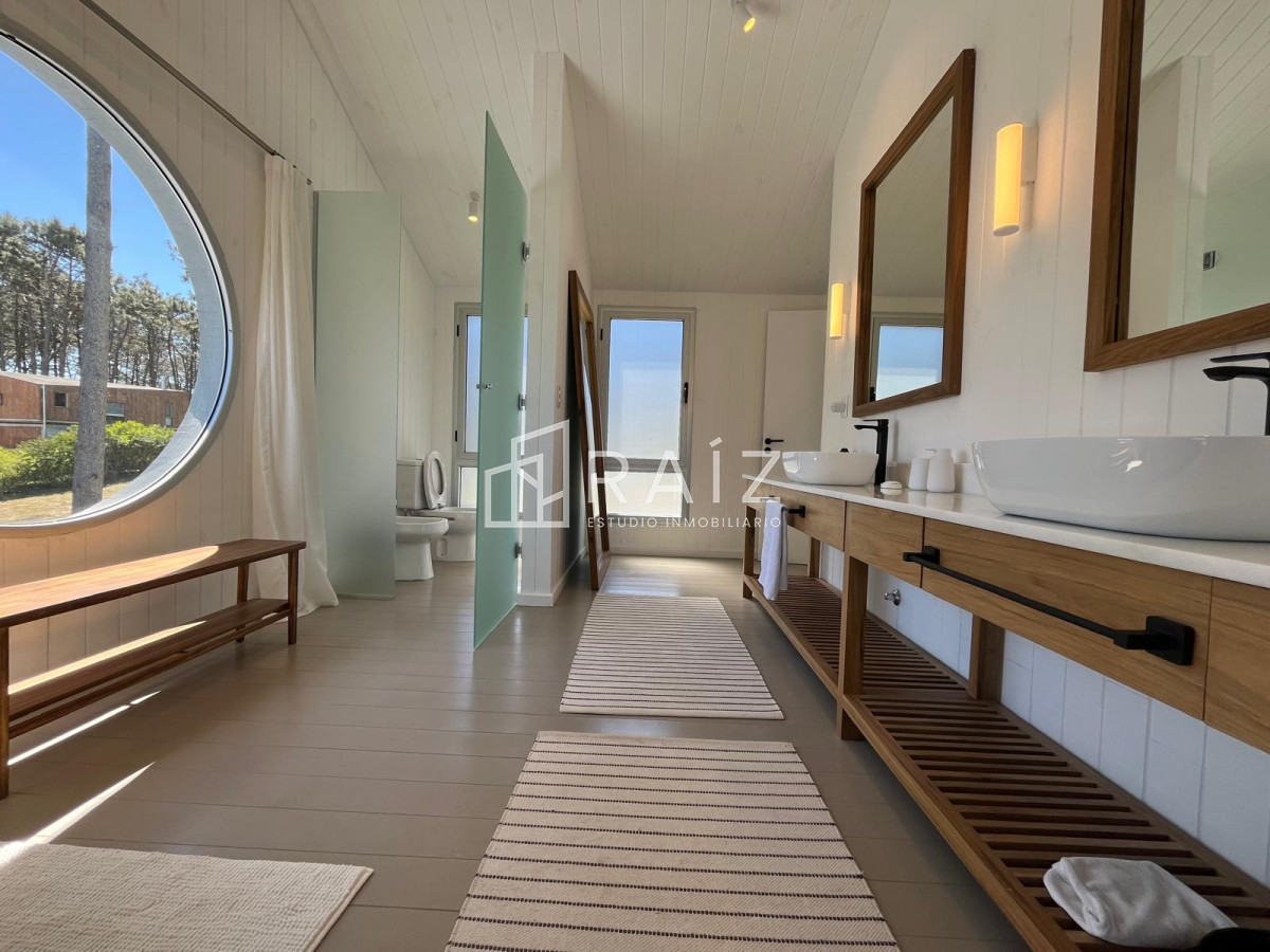 Casa ID.11453 - CASA EN VENTA 5 DORMITORIOS + DEPENDENCIA JOSE IGNACIO